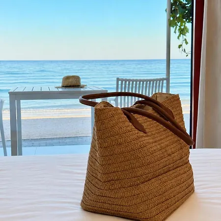 Xanthos Beachfront Хотел *